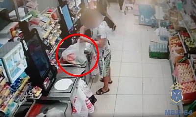 Саратовец похитил забытый на кассе самообслуживания телефон и попался